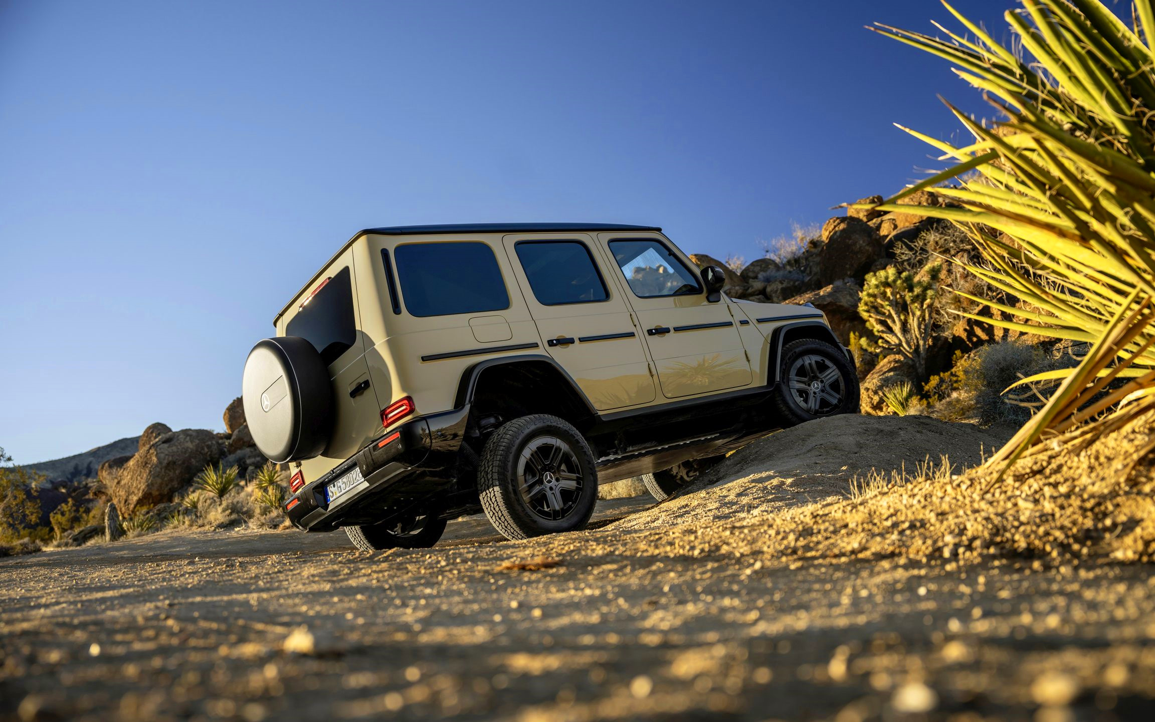 2024_w465_g-class_eq_9