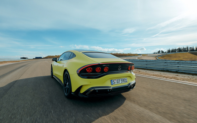2026_amg-gt-4-door-coupe_c590_3